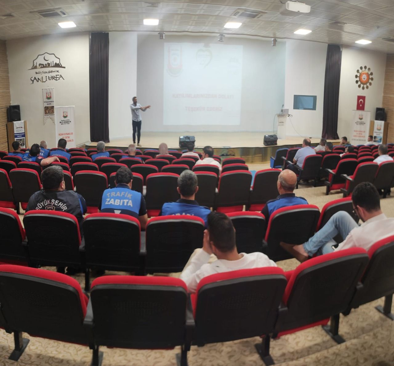 Büyükşehir personellerine halkla ilişkiler ve iletişim eğitimi