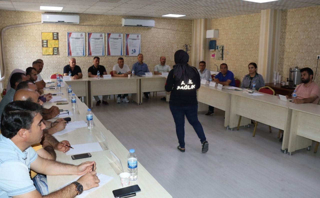 Şanlıurfa Büyükşehir Belediyesi personellerine Sağlık eğitimi