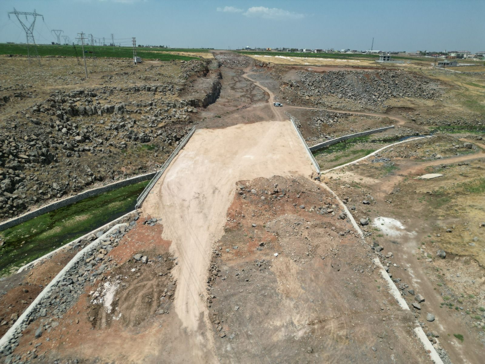 Büyükşehir’den Viranşehir’e yol çalışmaları
