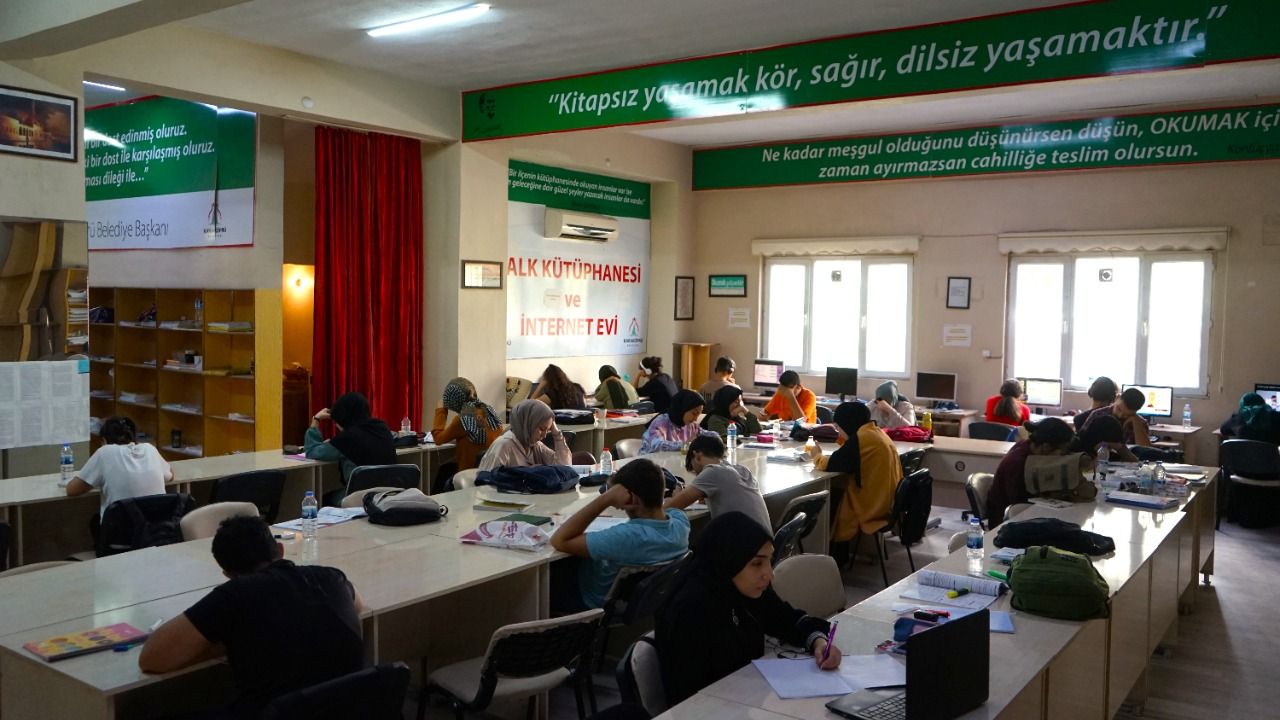 Öğrencilerin alternatif ders çalışma ortamı Karaköprü Kütüphanesi