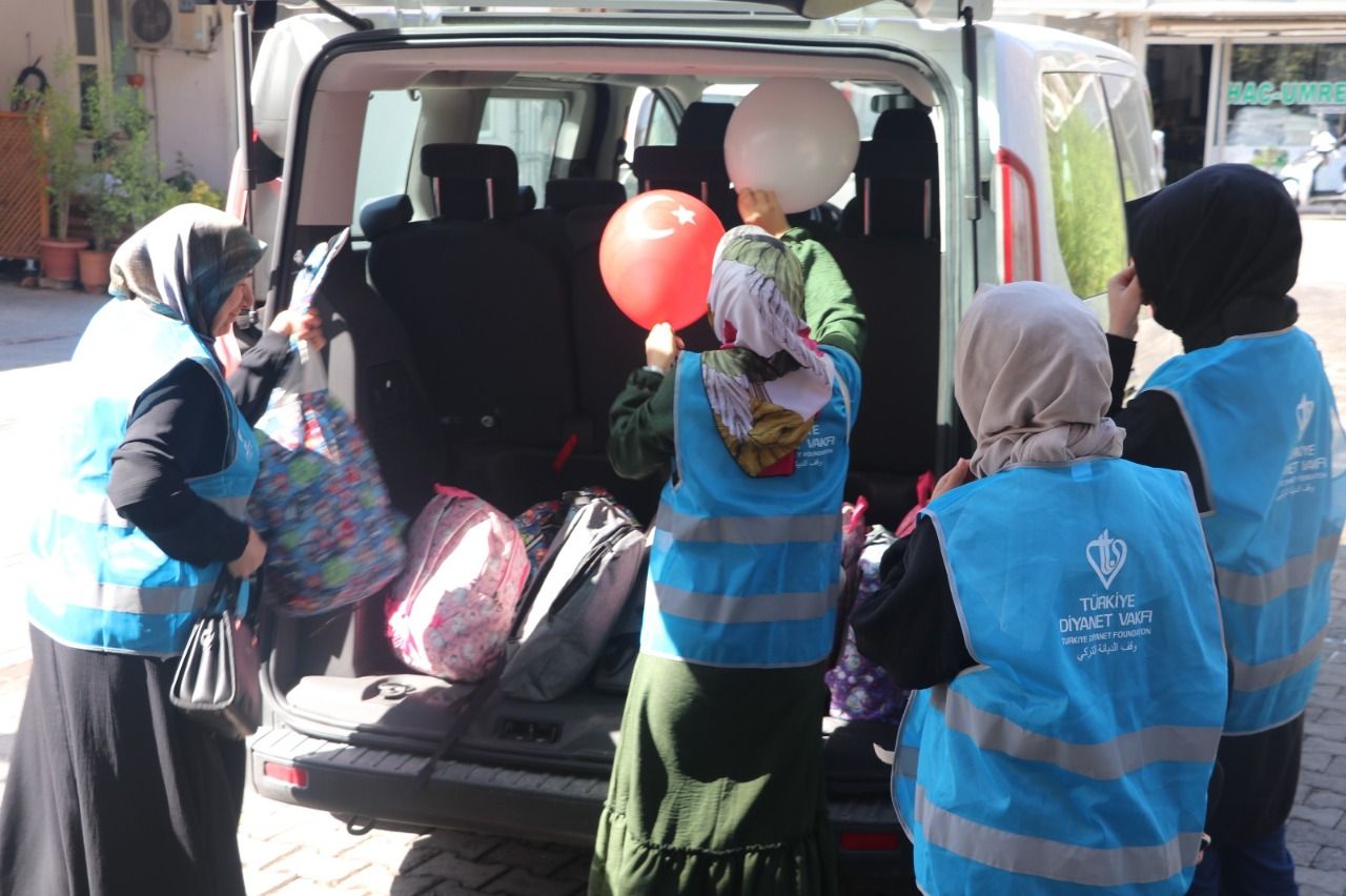 Şanlıurfa’da 240 yetim öğrenciye kırtasiye yardımı