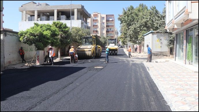 Viranşehir’de Sıcak Asfalt Atağı Sürüyor 