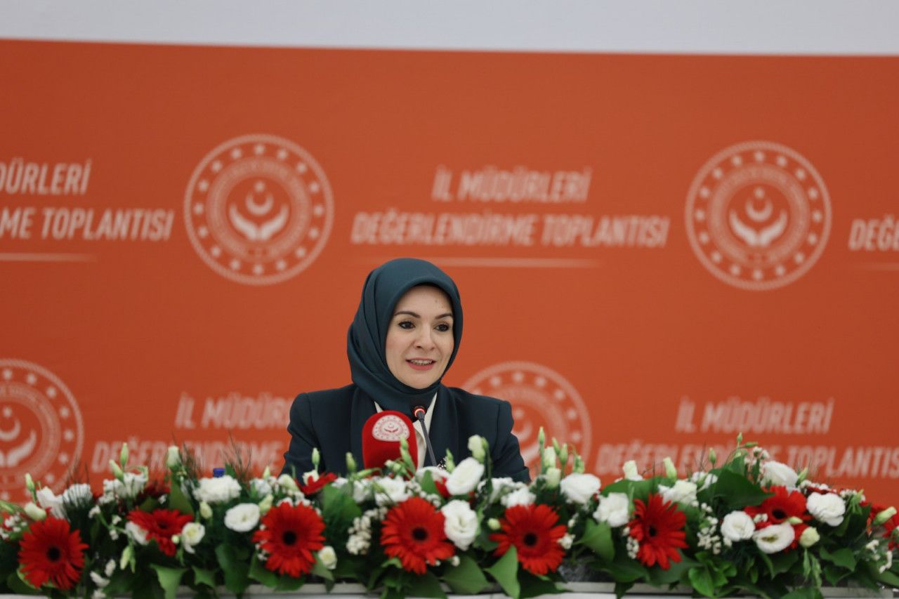 Bakan Göktaş’tan Fransa’nın başörtüsü kararına tepki