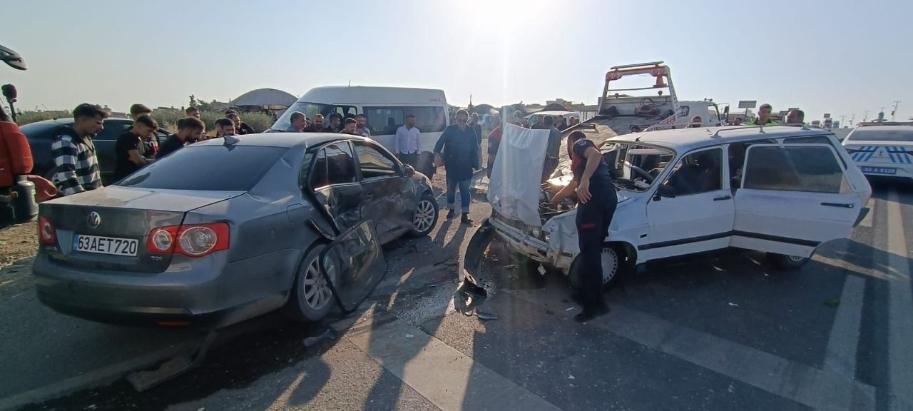 Şanlıurfa’da 2 otomobil çarpıştı;3 yaralı