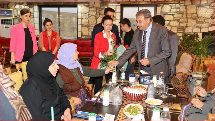 Vali Şıldak; Büyüklerimiz Baş Tacımız