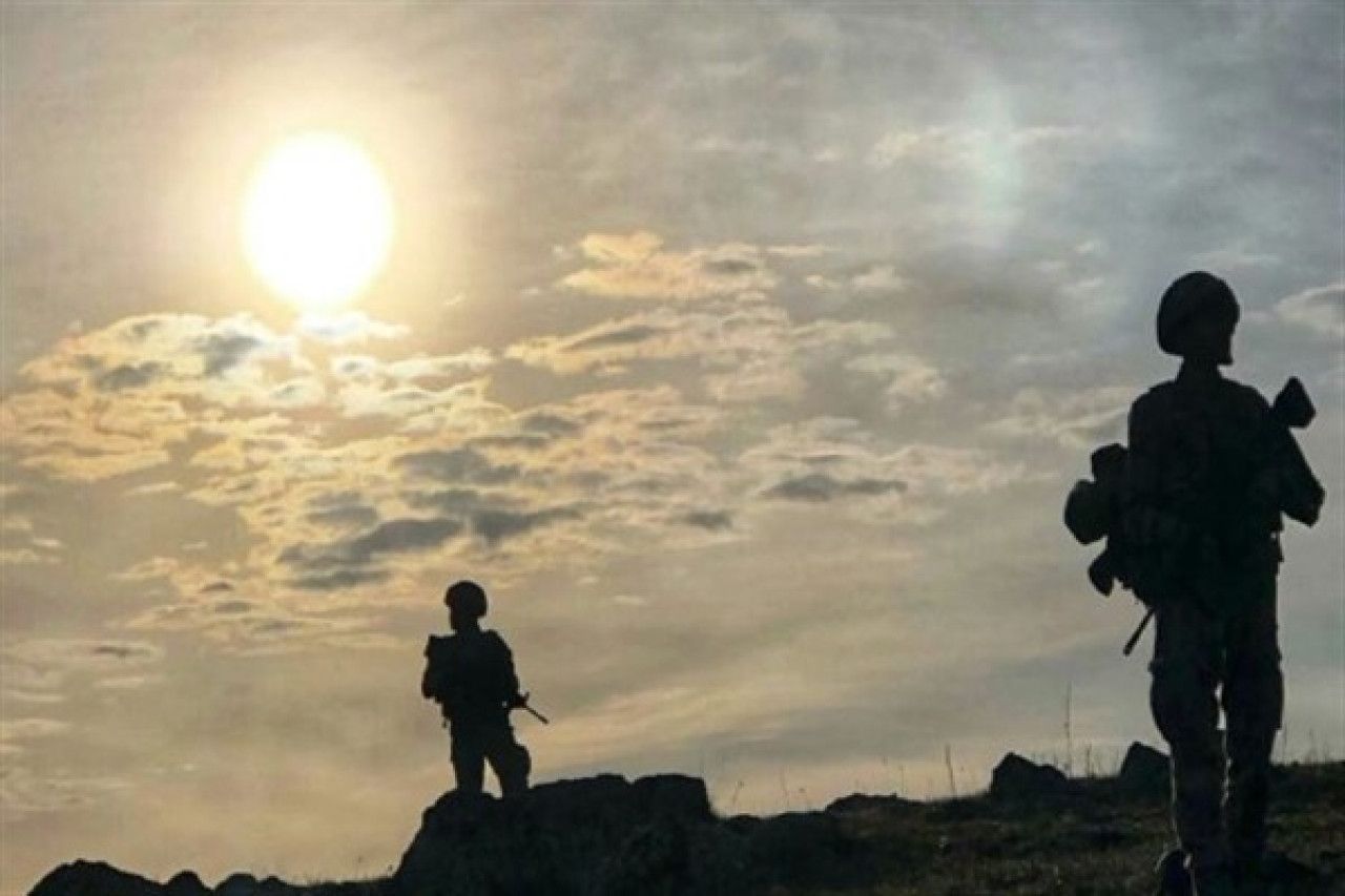Yasa dışı yollarla sınırı geçmeye çalışan 3 kişi yakalandı