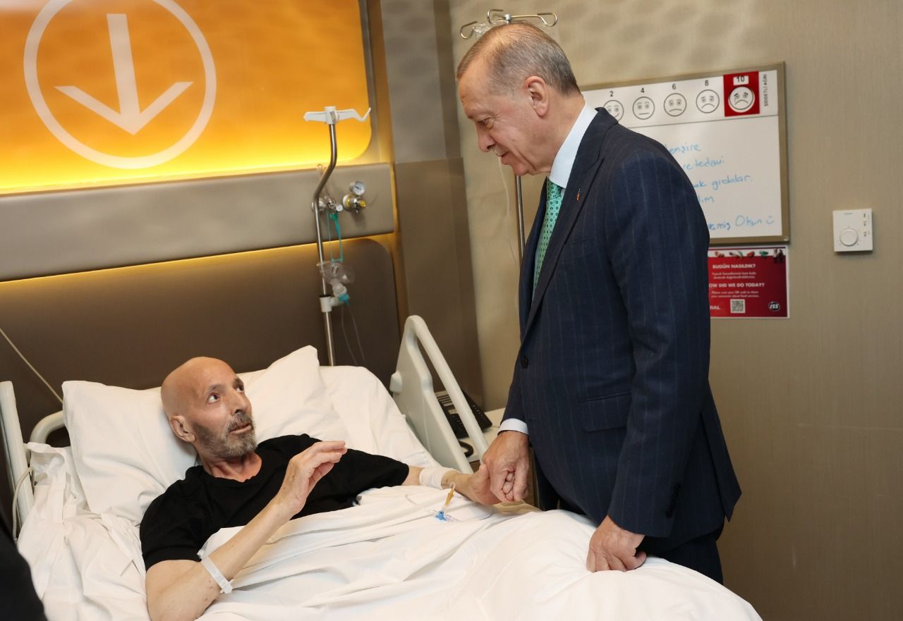 Cumhurbaşkanı Erdoğan,Halil Özcan’ı hastanede ziyaret etti