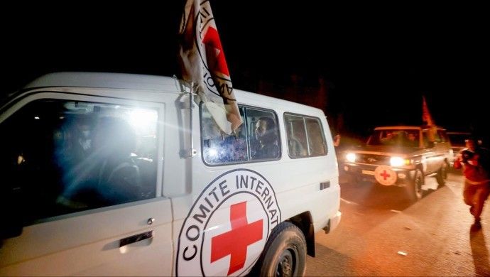 Hamas, iki rehineyi serbest bıraktı