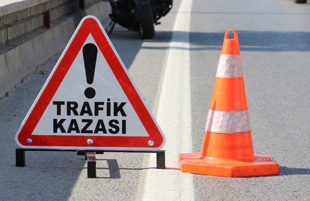 Siverek’te Tır ile otomobil çarpıştı:3 yaralı