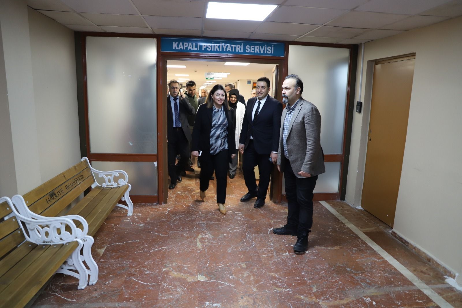 Vali yardımcısı Yeliz Mercan Müdür Solmaz Psikiyatri Servisinde yatan Hastaları ziyaret ettil