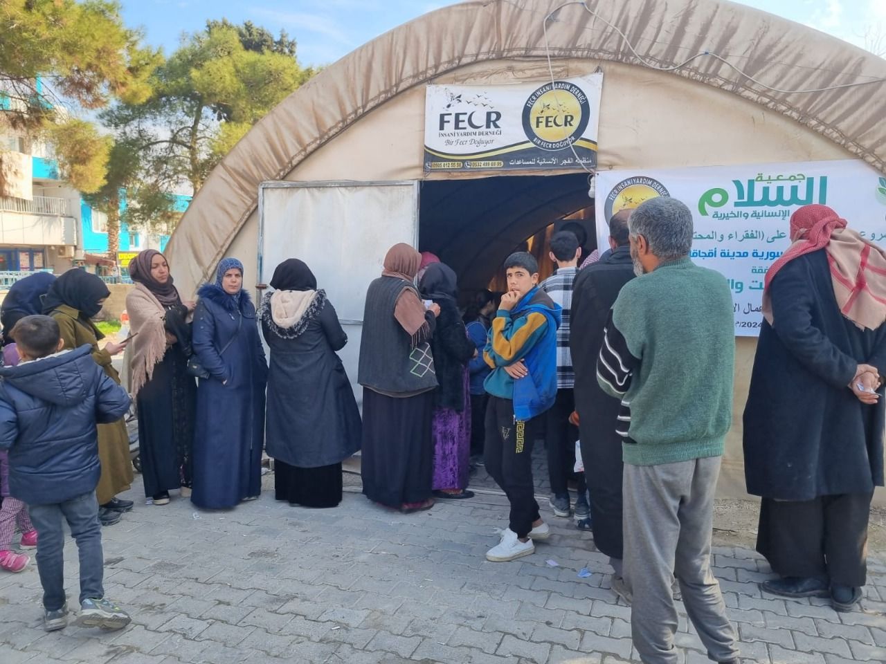 Akçakale’de bin aileye ekmek yardımı