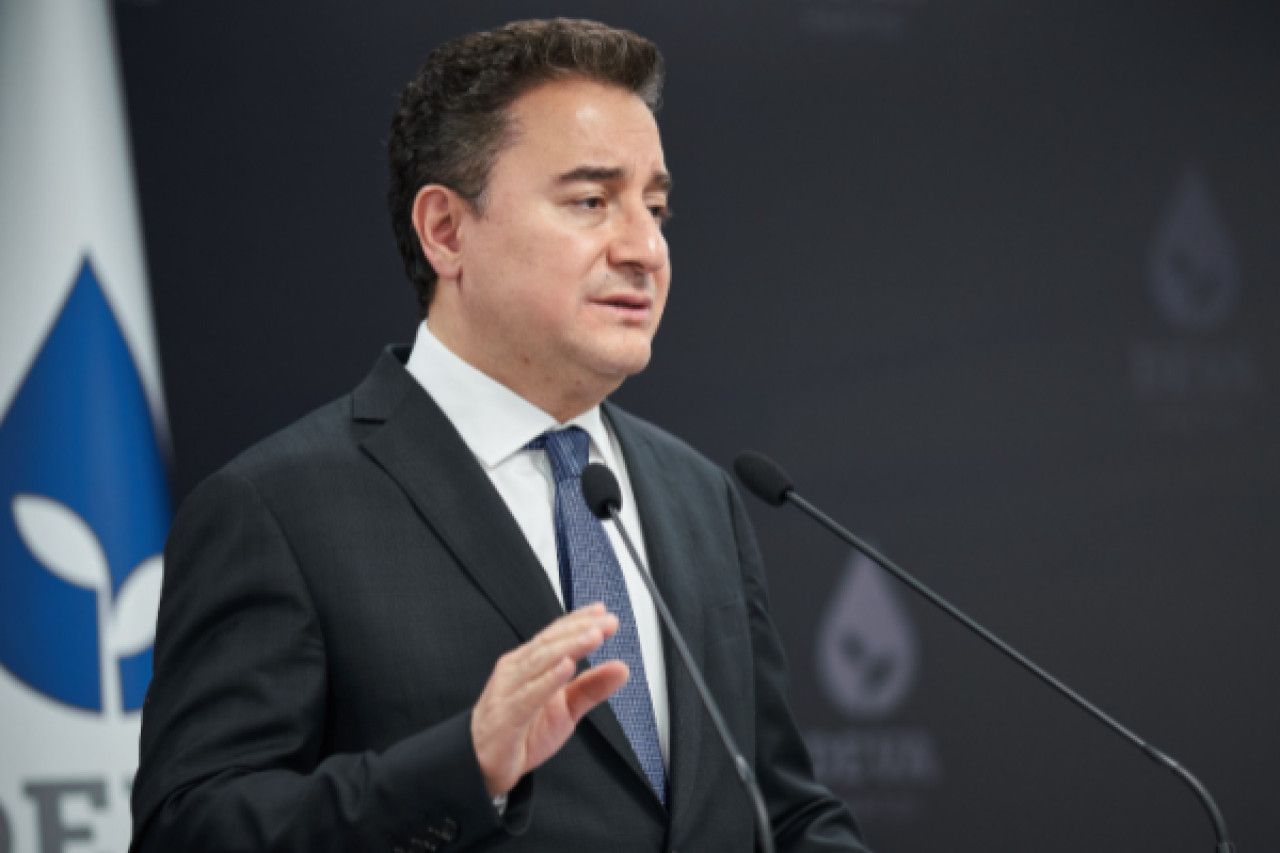 Babacan: “Koskoca bir torpil ve kayırma şebekesi”