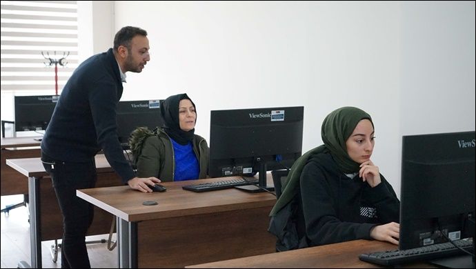 Karamek Kursları Kadınlara Yeni Ufuklar Açıyor