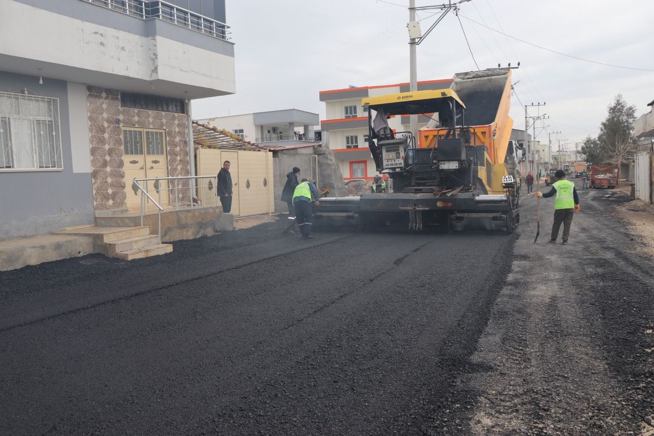 Viranşehir’de asfalt çalışmaları hız kesmeden devam ediyor