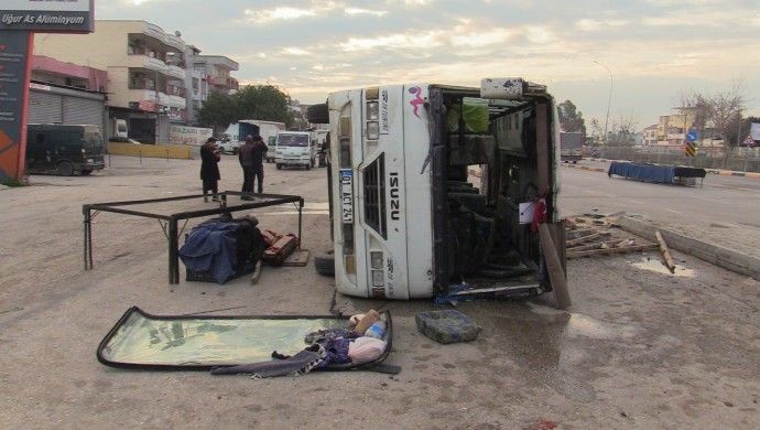 Tarım işçilerini taşıyan araç kaza yaptı: 15 yaralı
