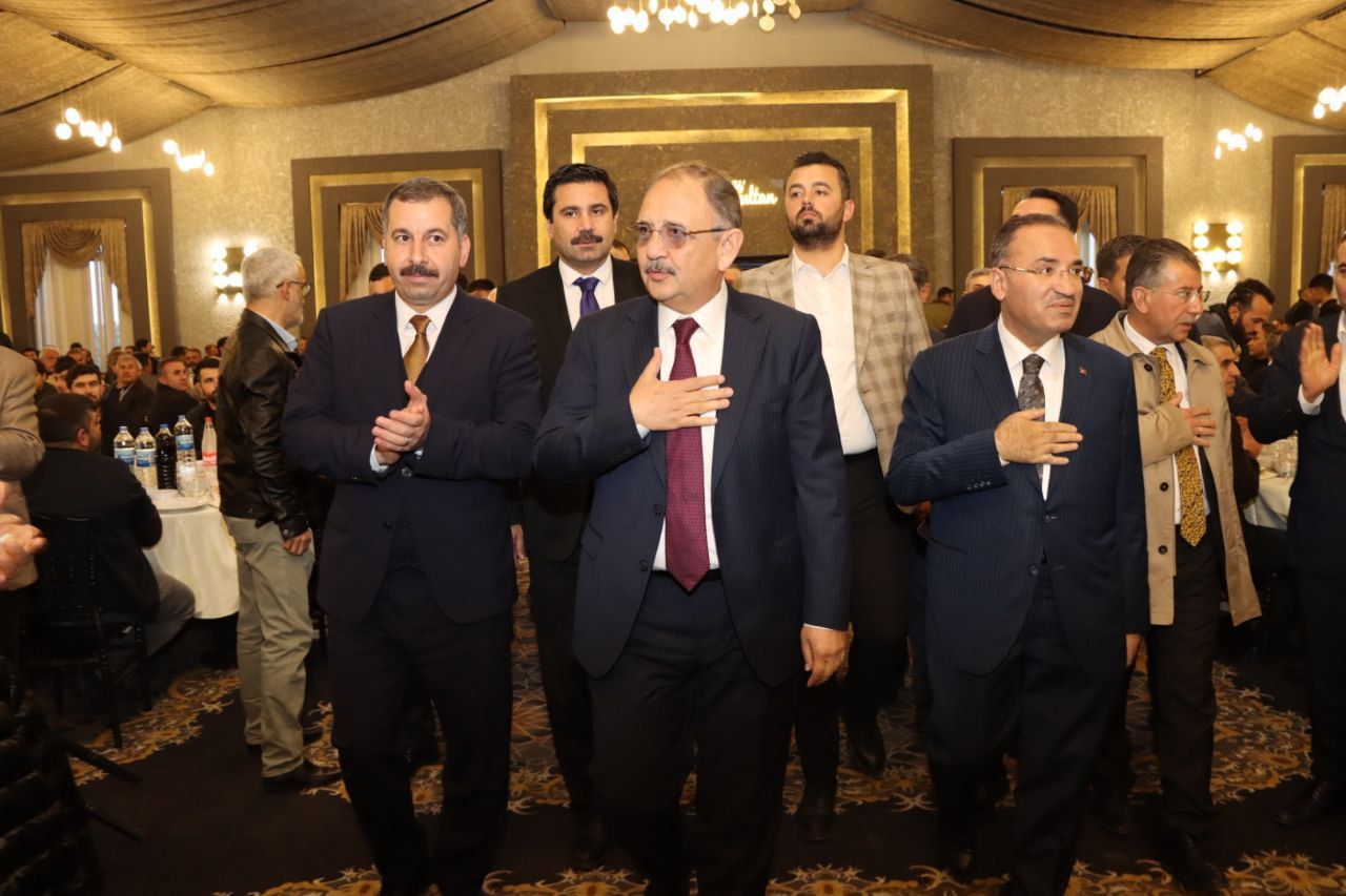 Bakan Özhaseki Karaköprü ‘de inşaat sektörü ve STK temsilcileri ile buluştu