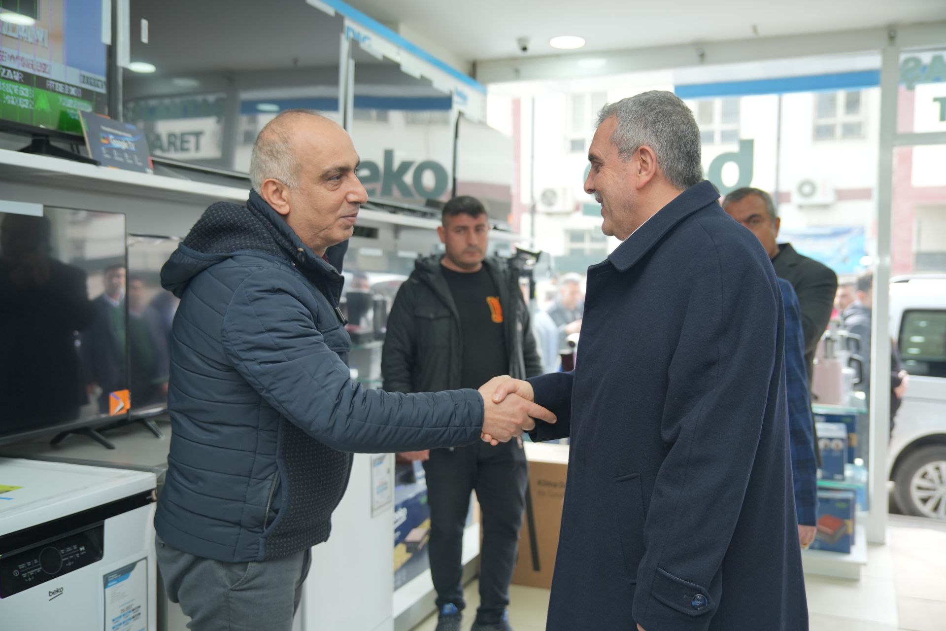 Başkan Beyazgül Birecik ve Halfeti ‘ye adeta çıkarma yaptı