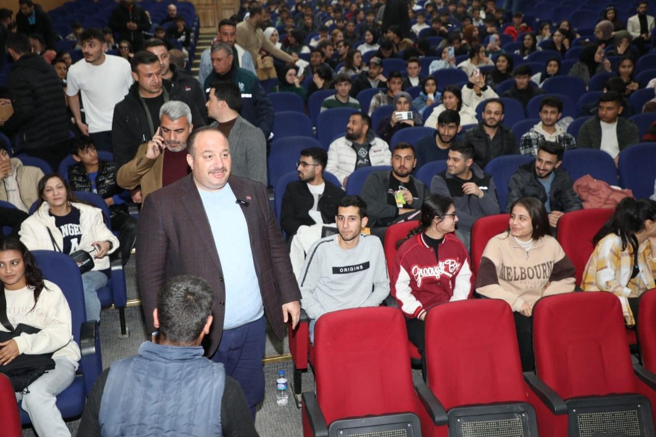 Başkan Ekinci, Kültür merkezinde gençleri dinledi