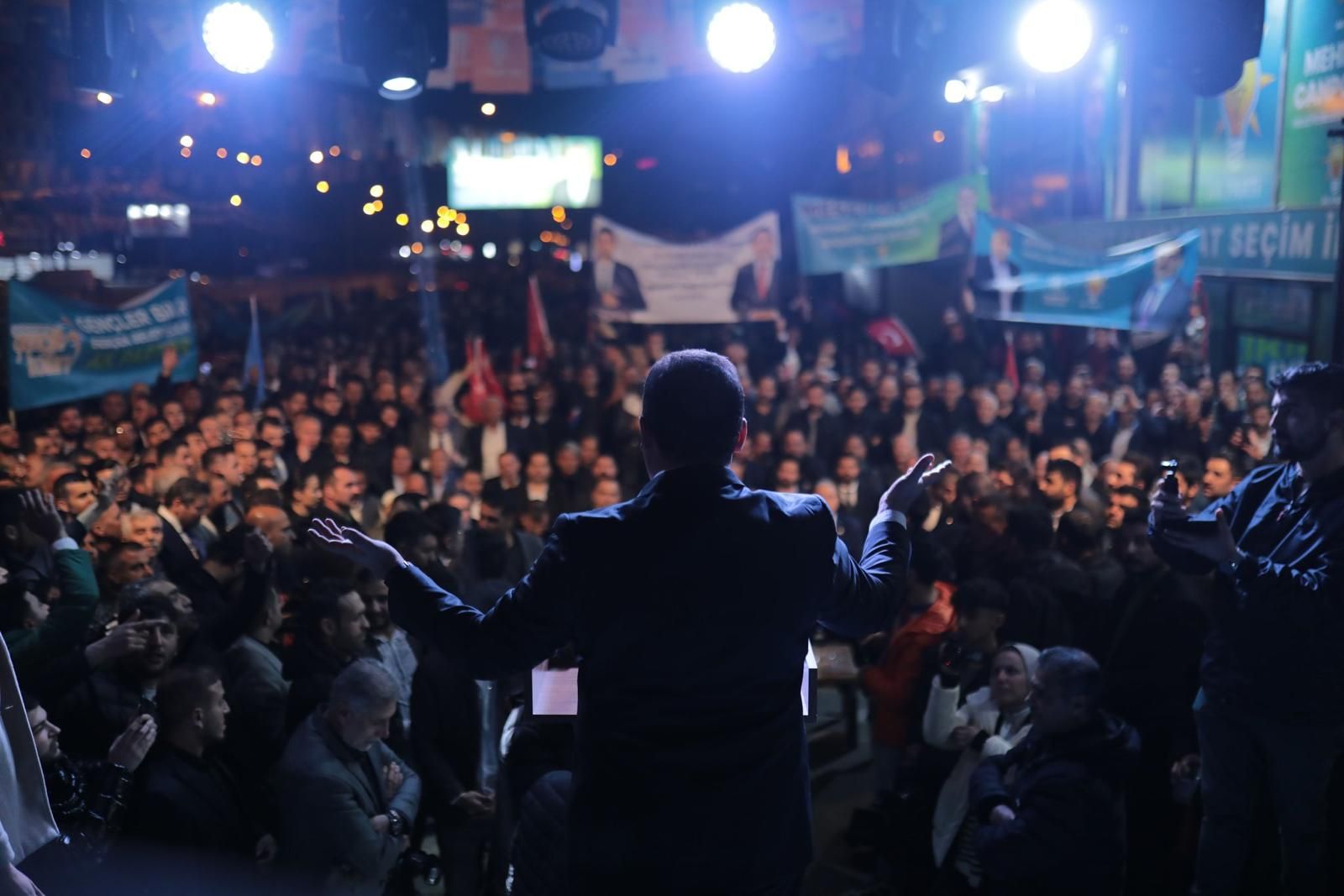 Binlerce kişi Canpolat ‘ın seçim bürosu açılışında buluştu