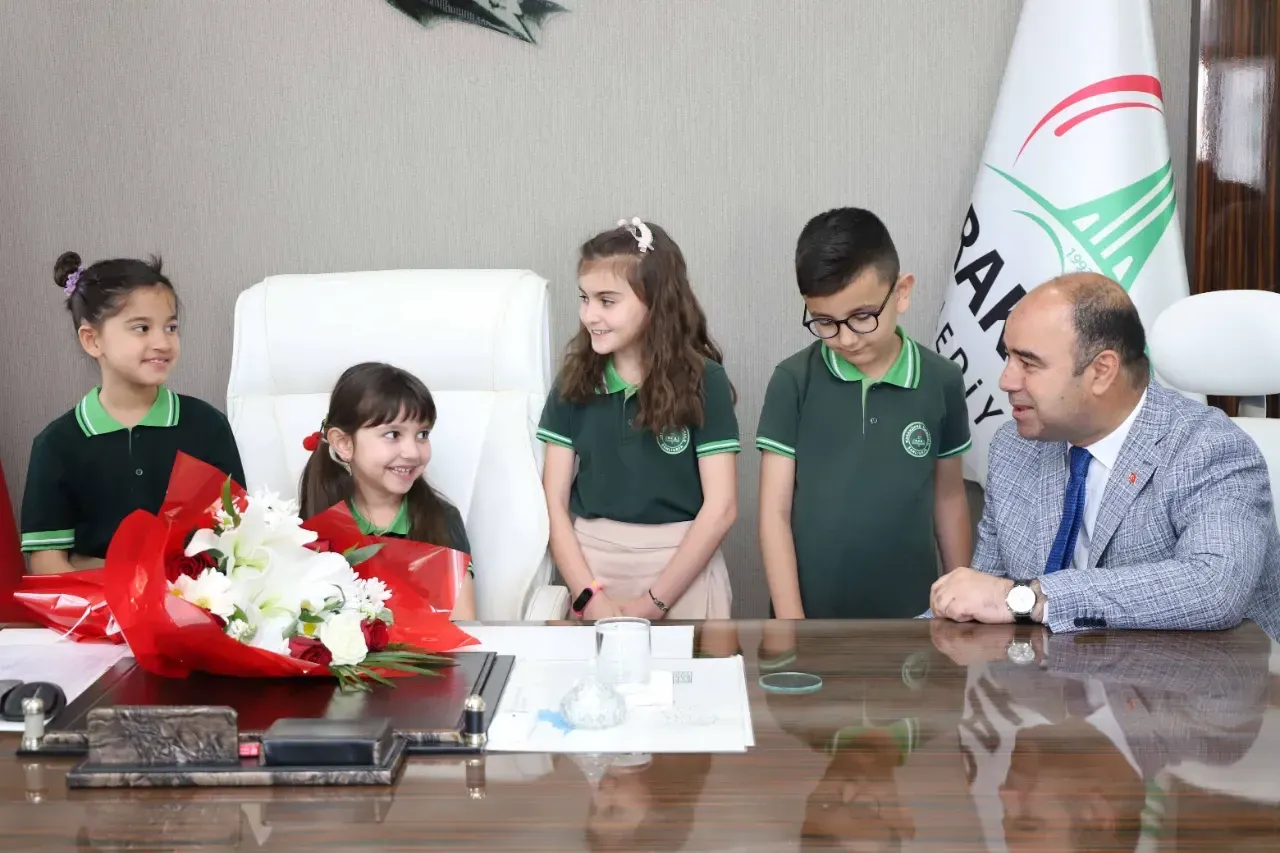 Başkan Çiftçi makamını çocuklara devretti