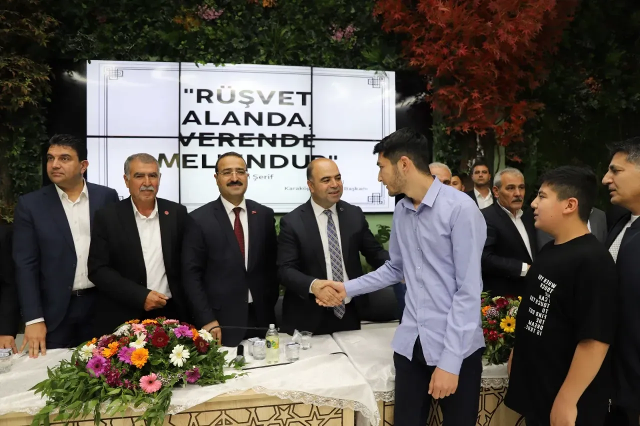 Başkan Nihat Çiftçi Karaköprü’de Vatandaşlarla Bayramlaştı