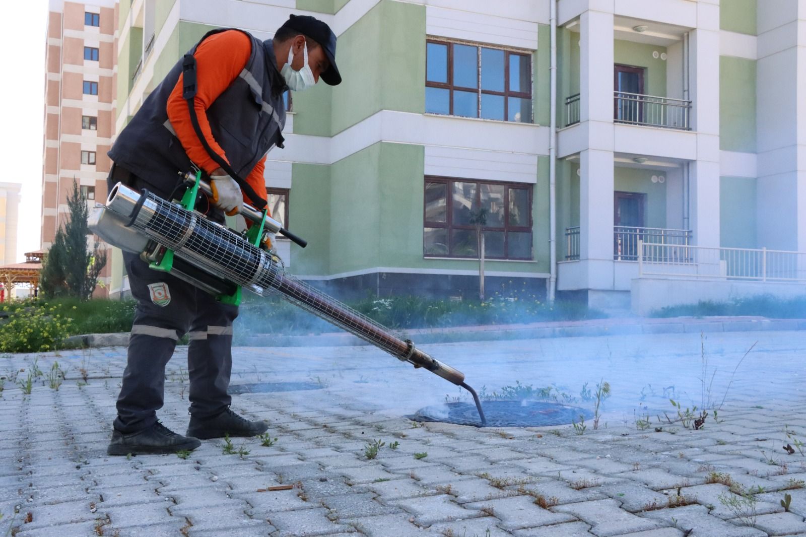 Büyükşehir ‘den kent genelinde kapsamlı ilaçlama çalışmaları