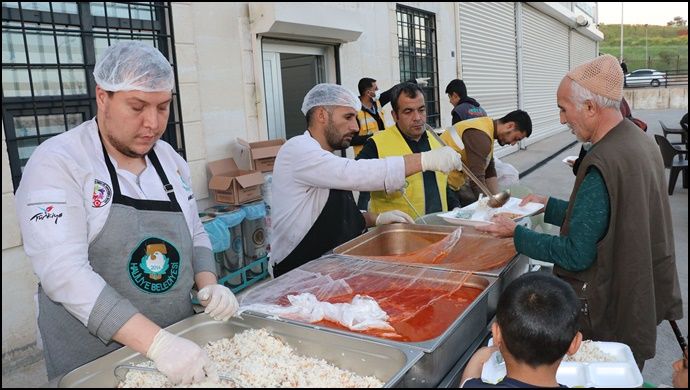 Haliliye’de Vatandaşlar Iftar Sofrasinda Buluşuyor