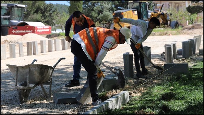  Karaköprü’ye Konforlu Yollar Kazandırılıyor