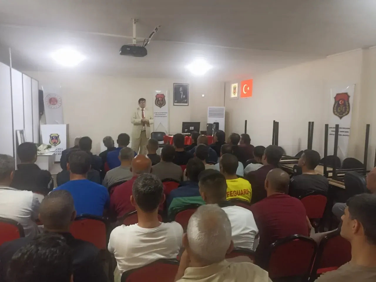Mahkumlara bağımlılıkla mücadele semineri verildi