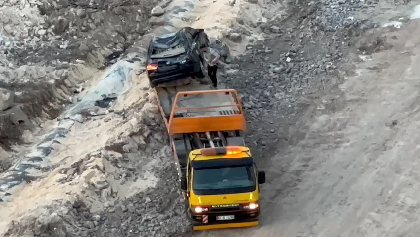 Şanlıurfa’da Kontrolden çıkan otomobil inşaat alanına uçtu