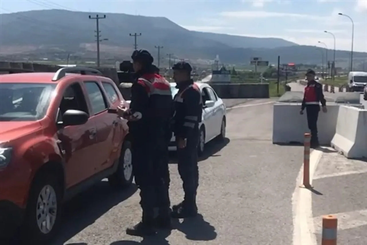 Ülke genelinde trafik ekiplerince 2 milyon 697 bin 728 araç denetlendi