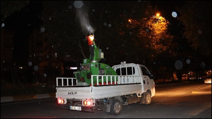 İlaçlama Ekipleri Gece Mesaisini Muhtarlarla Koordineli Yürütüyor