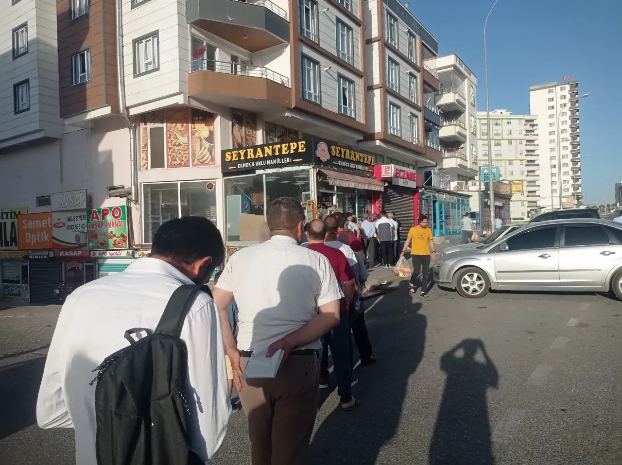 Urfalılardan fırıncılara tepki: Yiyecek ekmek bulamıyoruz