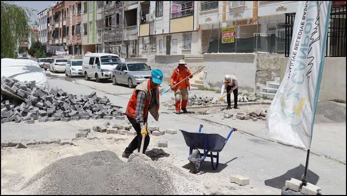 Haliliye Belediyesi 11 Ekip İle 7 Mahallede Üstyapıyı Yeniliyor