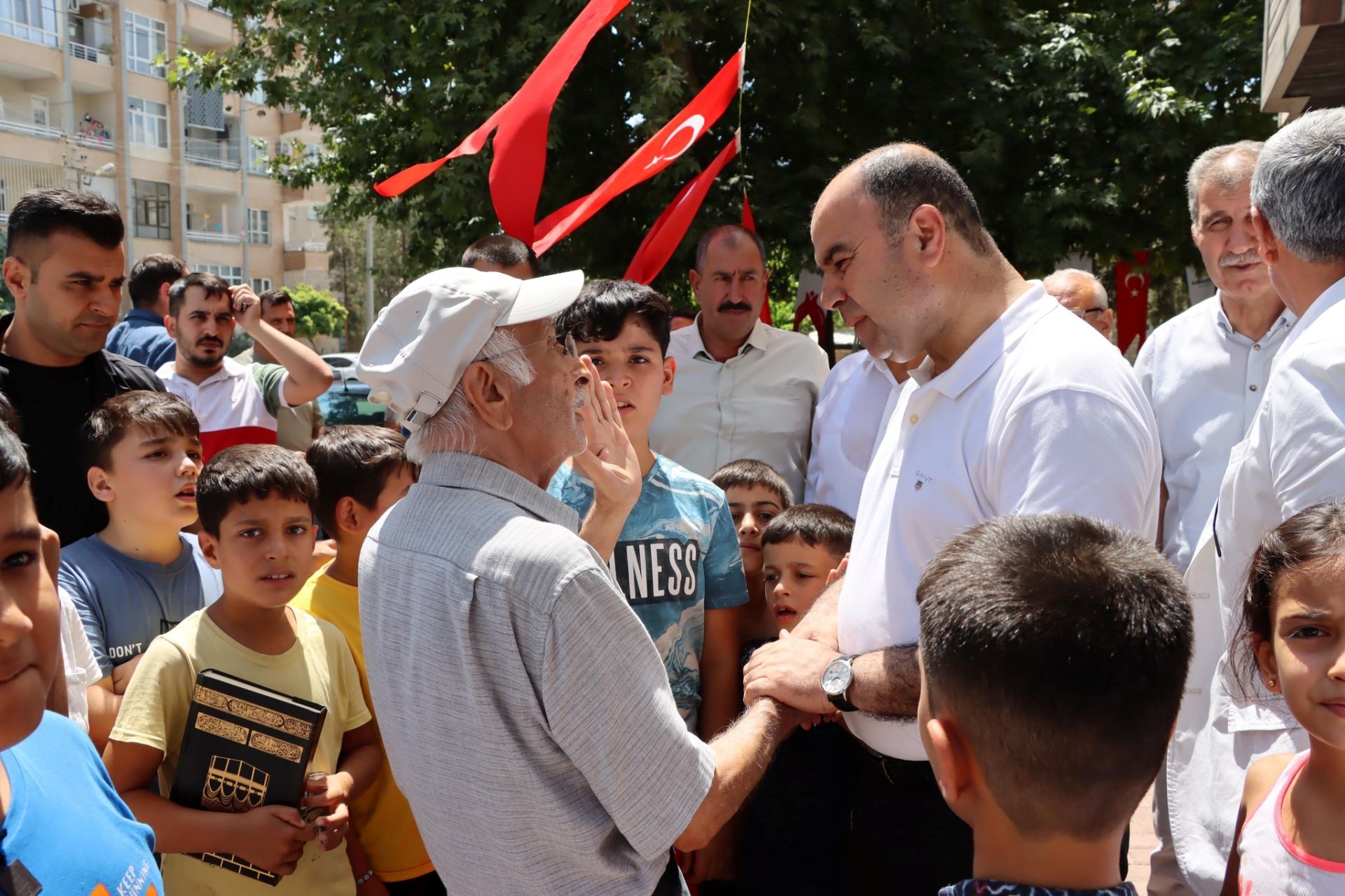 Karaköprü ‘de vatandaşlara aşure ikramı