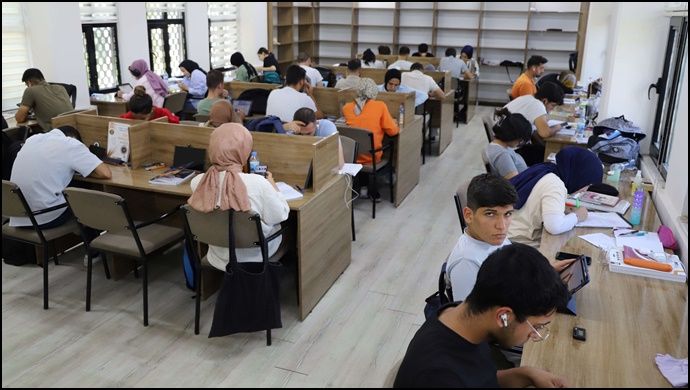 Öğrencilerin Ders Çalışmak İçin Tercihi Karaköprü Belediyesi Okuma Evleri