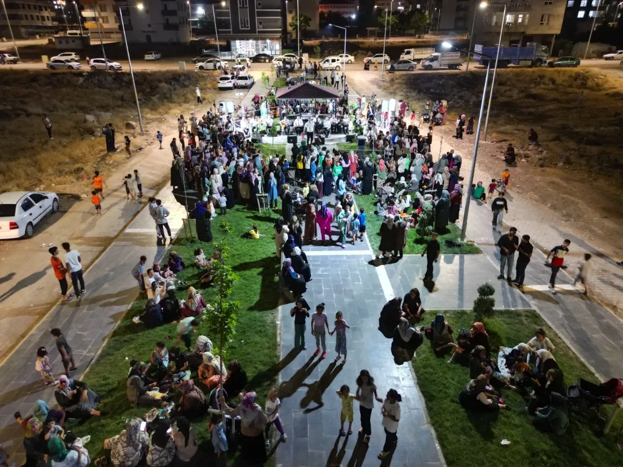 Sıra gecesi açık hava konserleri ilgi görüyor