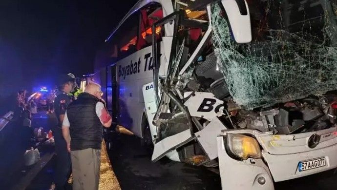 Gümüşova’daki kazada 25 kişi yaralandı