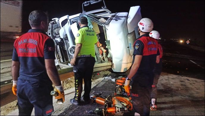 Şanlıurfa’da kontrolden çıkan akaryakıt tankeri devrildi: 1 ölü