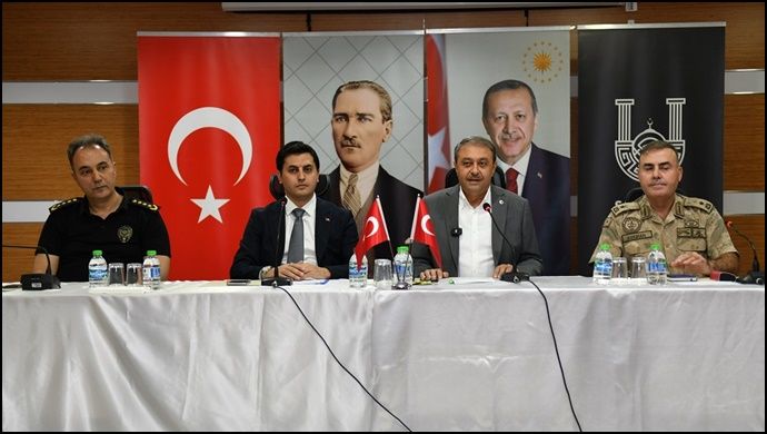 Vali Şıldak Halfeti’de Muhtarlarla Buluştu
