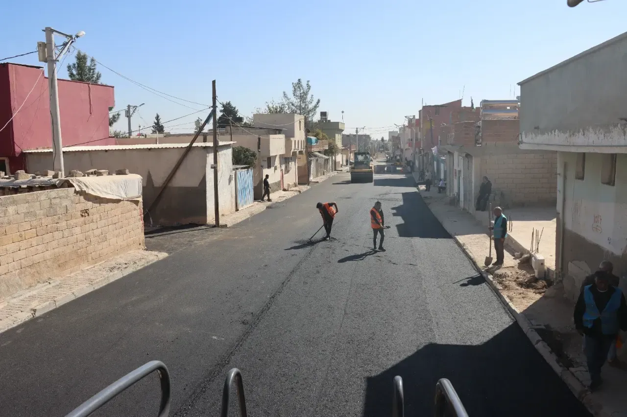 Şanlıurfa Büyükşehir ‘den Ceylanpınar ‘da asfalt atağı