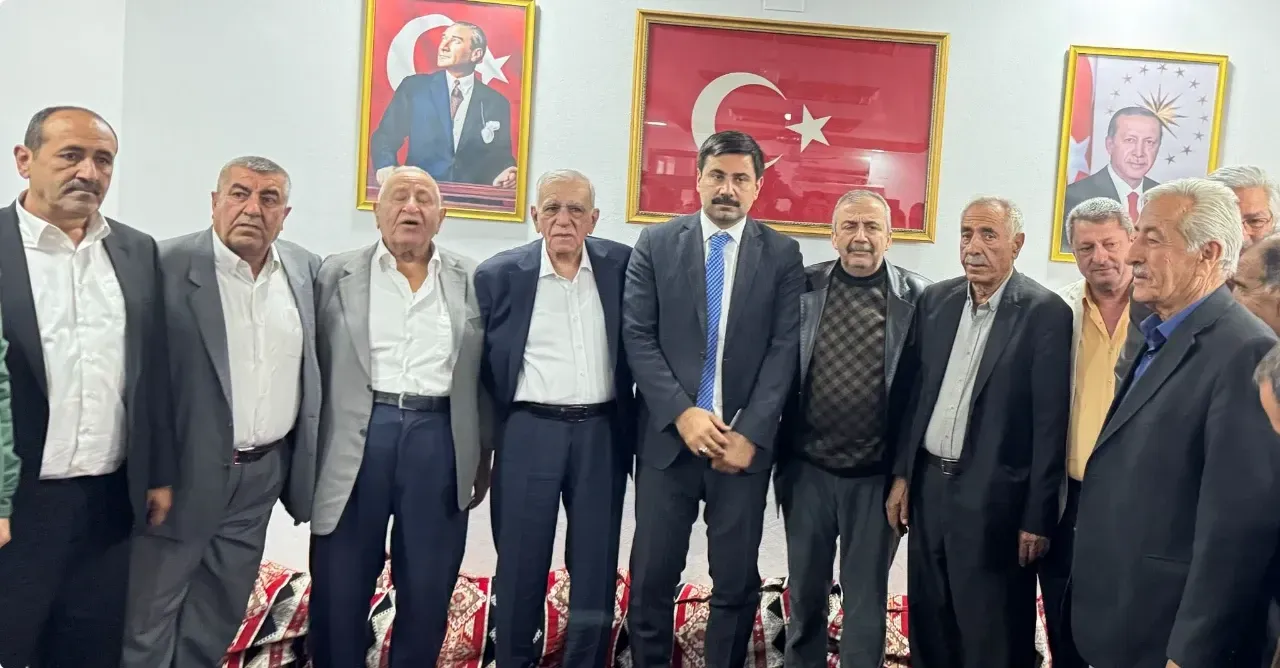 Sırrı Süreyya Önder ve Ahmet Türk, Yıldız ve Şenyaşar aileleri arasındaki husumeti sonlandırmak için devrede