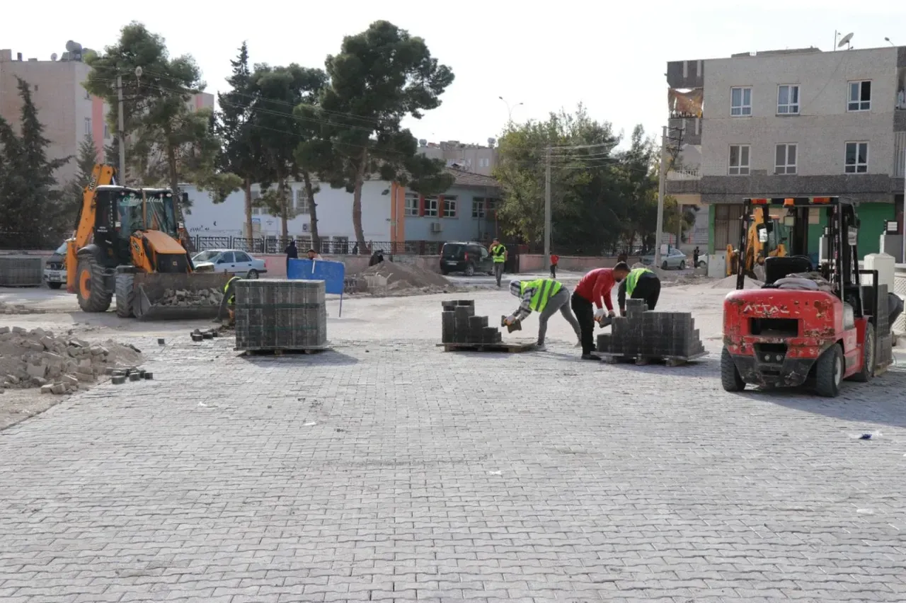 Haliliye ‘de deforme olan üst yapı yenileme çalışmaları sürüyor