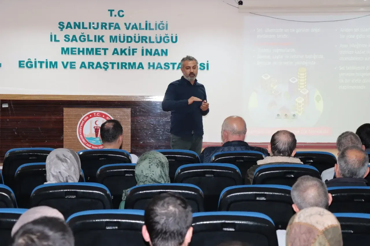 Sağlık Çalışanlarına Afet Farkındalık Eğitimi Verildi