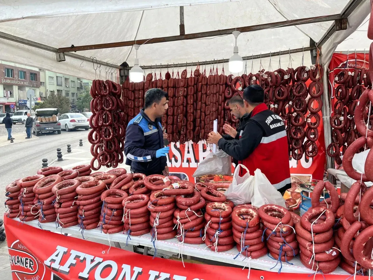 Şanlıurfa’da sahte sucuk operasyonu