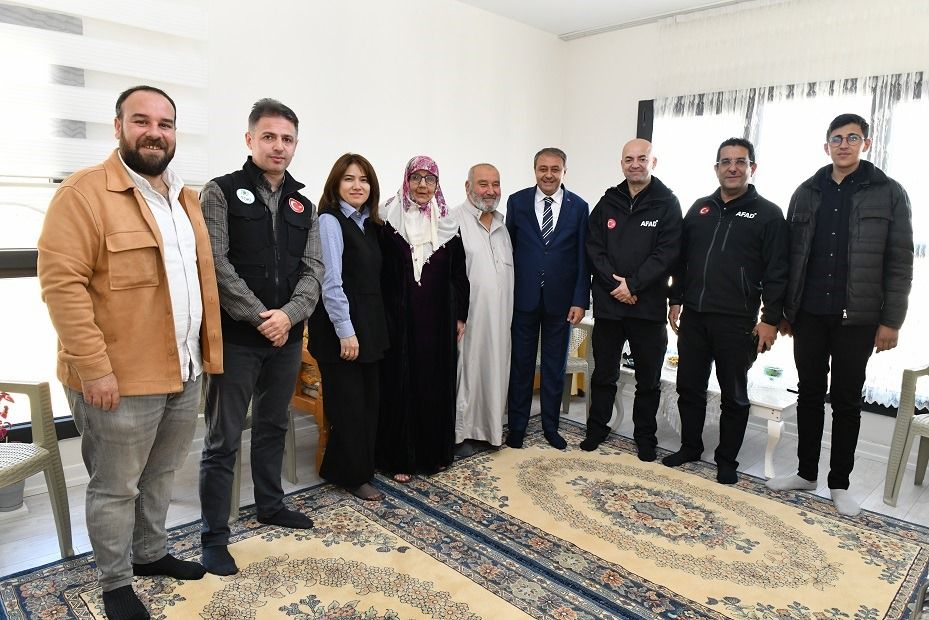 Vali Şıldak,depremzede aileleri yeni yuvalarında ziyaret etti