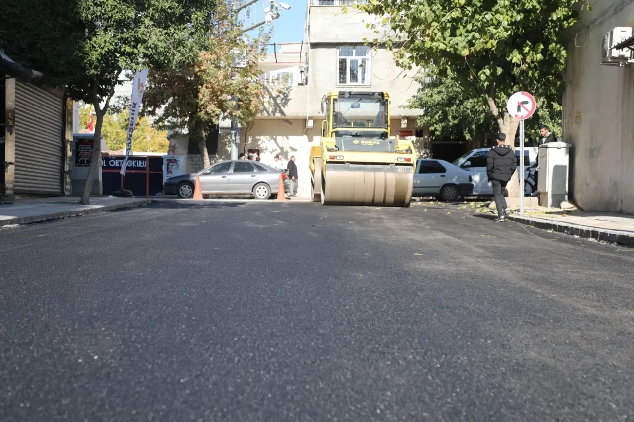 Viranşehir’de asfalt çalışmaları sürüyor