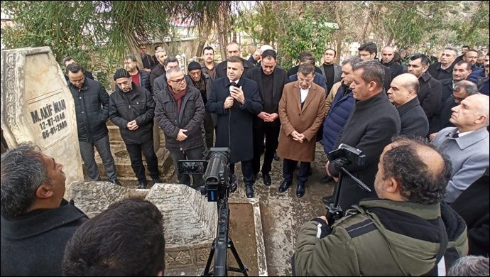 Kudüs Şairi Mehmet Akif İnan, Vefatının 25. Yıl Dönümünde Mezarı Başında Anıldı