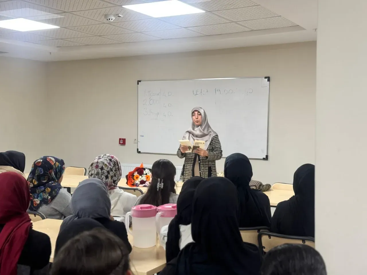 Eyyubiye’de öğrenciler yazarlarla buluşmaya devam ediyor.