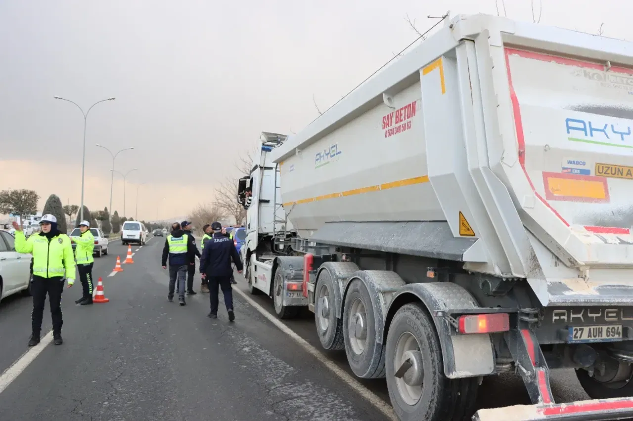  Şanlıurfa’da Hafriyat Kamyonları Ve Beton Mikserleri Denetlendi